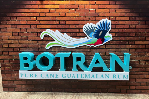 Rótulos publicitarios en Guatemala: cómo elegir el ideal para tu negocio